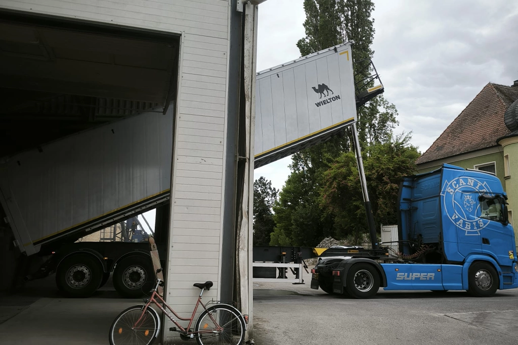 Transport Benă Basculabilă